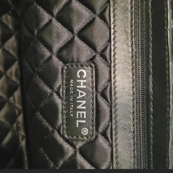 Authentic Chanel Black Quilted Leather Shoulder Bag Origonal Box and Card/papers - Picture 6 of 8
